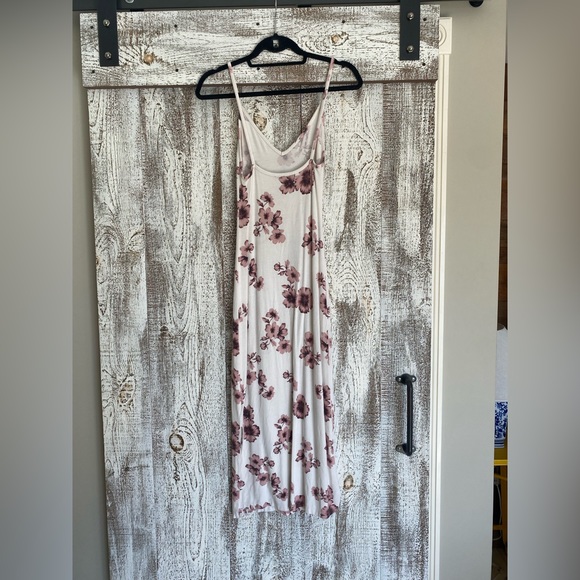 COPY - Brandy Melville spaghetti strap maxi dress - Picture 2 of 6